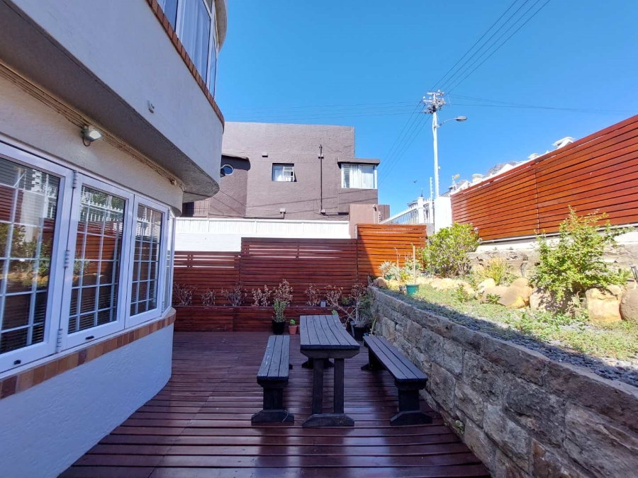 To Let 1 Bedroom Property for Rent in Oranjezicht Western Cape